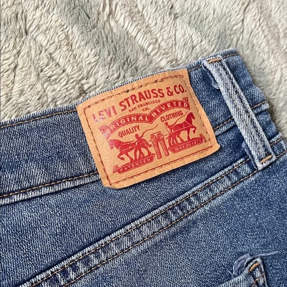 Levi’s 311 Shaping Skinny Jeans - Picture 6 of 8